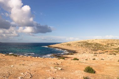 Çöl, Malta 'nın kıyı bölgesi. Marfa Yarımadası. Akdeniz.
