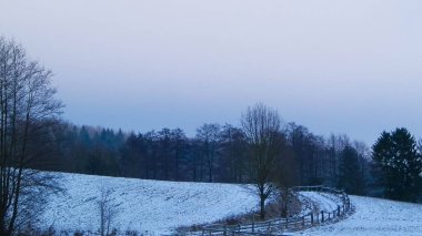 Kashubia 'da kış manzarası. Kuzey Polonya.