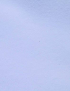 Doğal arka plan olarak taze kar. Boşluğu kopyala.