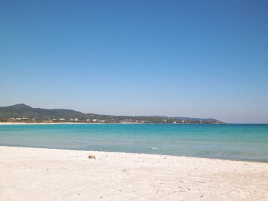 A beautiful sandy beach in Vada. Tuscany racej is not associated with tropical views. As you can see in the picture, here you will also find turquoise water and snow-white sand.
