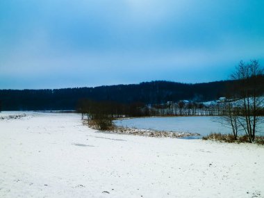 Kashubia 'da kış manzarası. Kuzey Polonya.