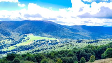 Polonya Bieszczady Dağları 'nın güzel manzarası. Karpatların güzelliğini keşfetmek.