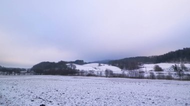 Kashubia 'da kış manzarası. Kuzey Polonya.