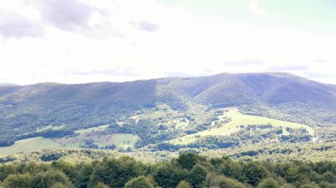 Polonya Bieszczady Dağları 'nın güzel manzarası. Karpatların güzelliğini keşfetmek.
