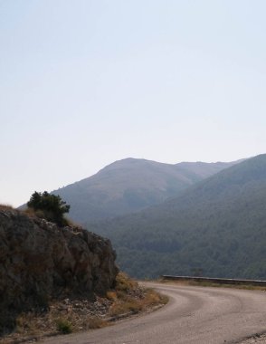 Makedonya 'nın Galiçya Ulusal Parkı Dağları. Galiçya, Ochrid ve Prespa Gölü arasındaki Ulusal Park 'tır. Makedonya 'da Offroad, Balkan doğası ve keşif kavramı.