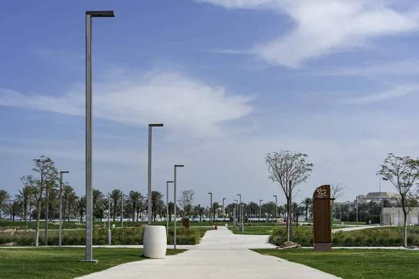 Doha, Katar - 9 Şubat 2021: Al Bidda Park Kaldırımı