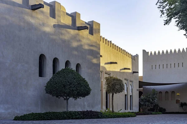 Doha, Katar - 09 Şubat 2021: Doha, Katar mimari tarihi yapısının gündüz görüntüsü, Katara - Kültür Köyü Vakfı