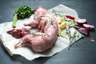 Arka plan, çiğ tavşan eti yakın çekim