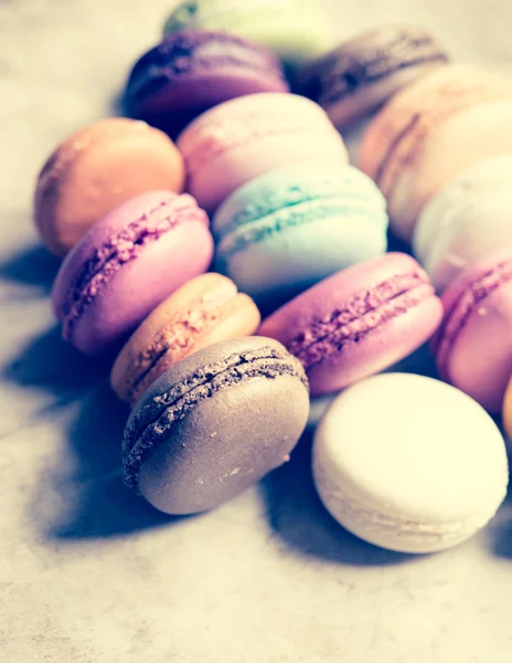 Macarons Colorés Français Sur Fond Gros Plan — Photo