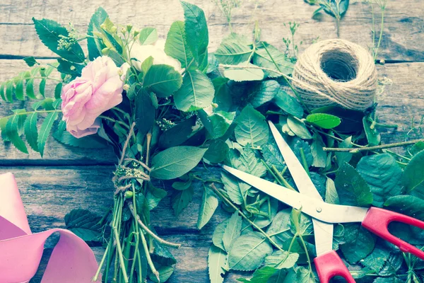 Bouquet Con Rose Sullo Sfondo Primo Piano — Foto Stock