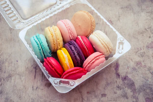 Arka Plan Üzerinde Renkli Fransızca Macaroons Yakın Çekim — Stok fotoğraf