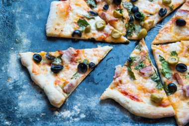 Ev yapımı pizza üzerinde arka plan, yakın çekim