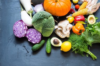 arka plan üzerinde taze sebze yakın çekim