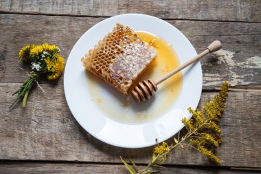 Tarak arka plan üzerinde tatlım, yakın çekim