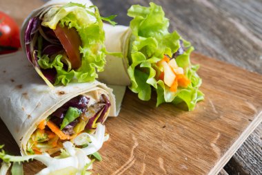 Arka plan, sebzeli vegan rulo yakın çekim