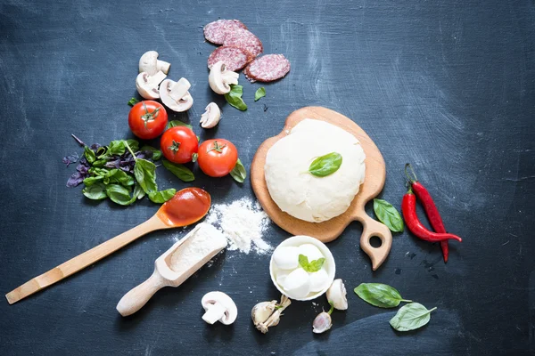 Ingredienser Till Pizza Bakgrunden Närbild — Stockfoto