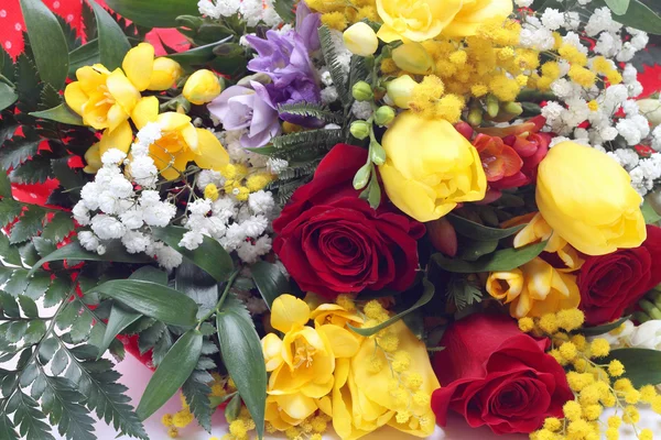장미와 튤립 꽃의 무리 — 스톡 사진