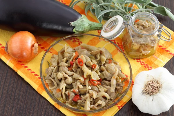 Zeytin yağı ile marine edilmiş patlıcan