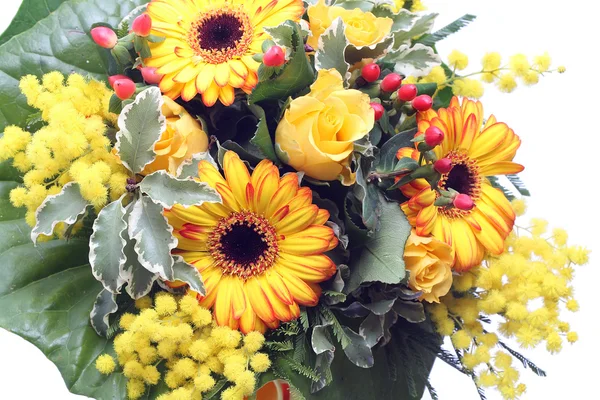 Ramo de flores amarillas y mimosa — Foto de Stock