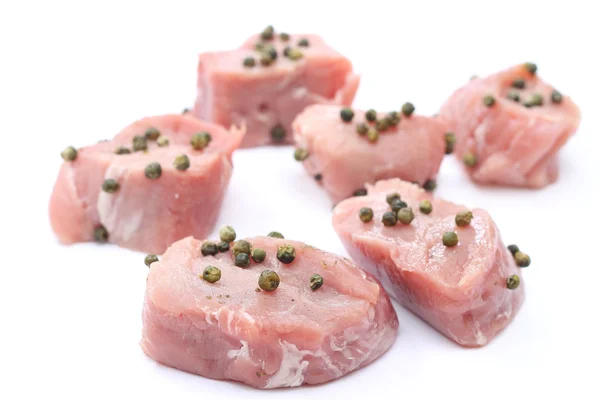 Filete de cerdo crudo con pimienta verde —  Fotos de Stock