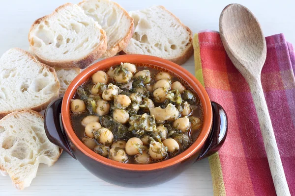 Zimino - kikkererwten Soep met sneetjes brood — Stockfoto