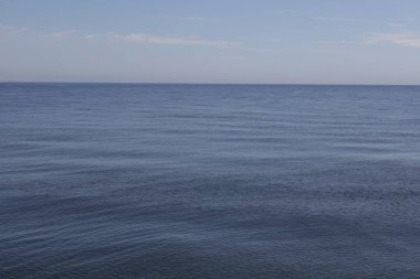 Bulutlu deniz ve gökyüzü