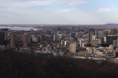 şehir merkezindeki modern şehir. Seyahat, şehir manzarası