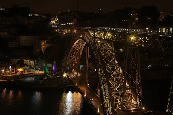 Portekiz Porto Şehrindeki Köprü Köprülerin Gece Görüşü — Stok fotoğraf