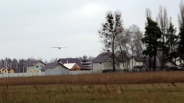 Uçağın iniş askeri