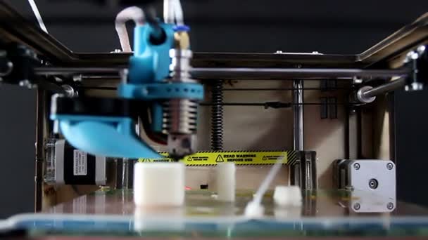 3d printer aan het werk — Stockvideo