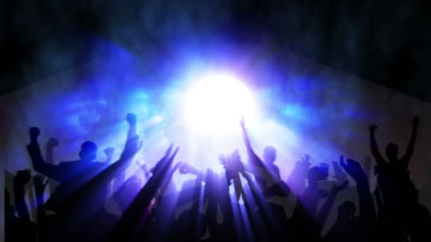 Juichende menigte met verlichting loopbare — Stockvideo