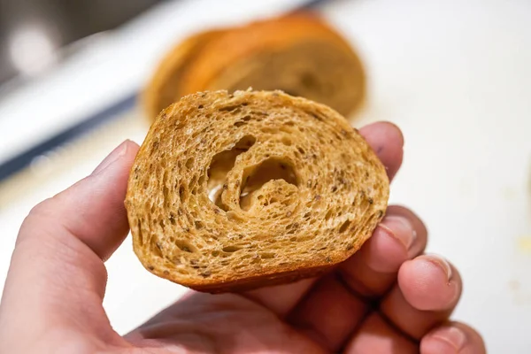 Közelkép Egy Francia Croissant Keresztmetszetéről — Stock Fotó