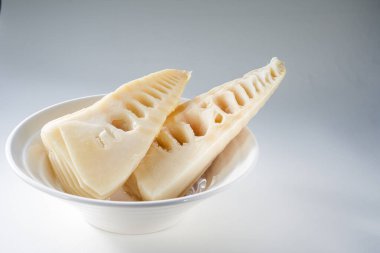 Çin, Guangxi 'nin spesiyalitesi olan ekşi bir bambu filizinin kesitinin yakın çekimi.