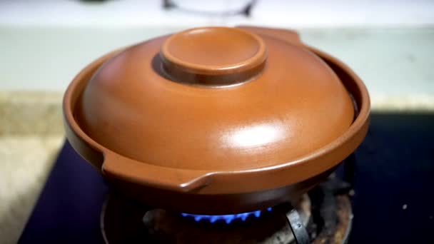 Tres Tazas Pollo Cocinan Una Cazuela Una Cocina China — Vídeos de Stock