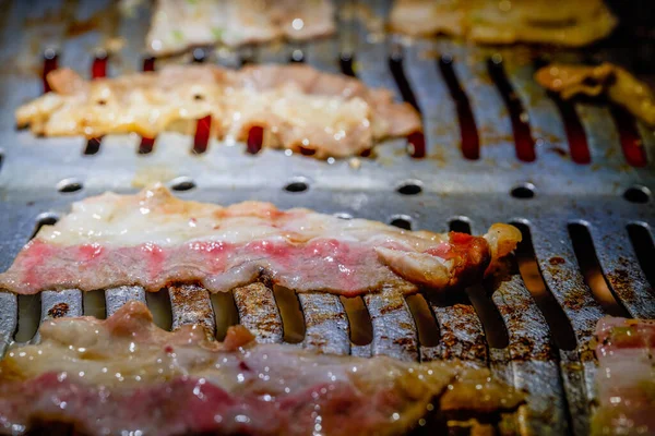 Fechar Yakiniku Japonês Que Está Sendo Cozido Grelha — Fotografia de Stock