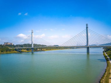 Nanning, Guangxi, Çin 'deki WuHsiang Köprüsü' nün manzarası.