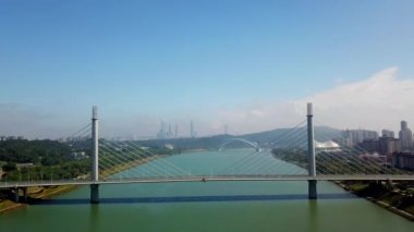 Nanning, Guangxi, Çin 'deki WuHsiang Köprüsü' nün hava görüntüleri.