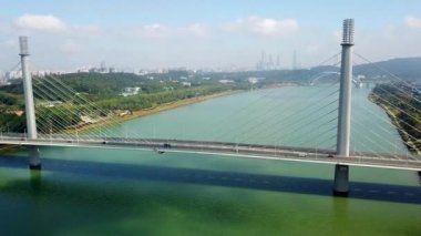 Nanning, Guangxi, Çin 'deki WuHsiang Köprüsü' nün hava görüntüleri.
