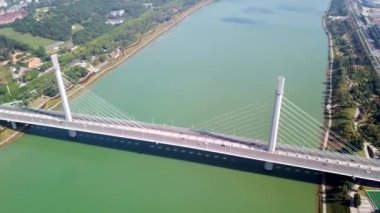 Nanning, Guangxi, Çin 'deki WuHsiang Köprüsü' nün hava görüntüleri.