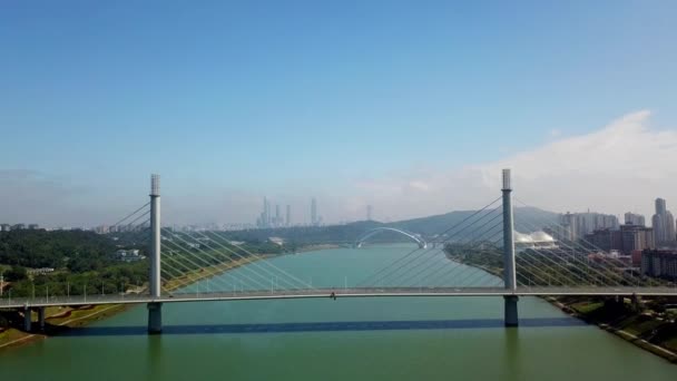 中国広西省南寧市のWuxiang橋の空中ビデオ — ストック動画