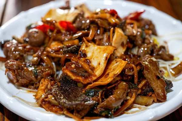 Preparat Delicios Chinezesc Guangxi Organele Fierbinți Acre Carne Vită Prăjită — Fotografie, imagine de stoc