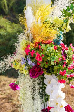 Sanat çiçekleri, düğün için renkli çiçekler.