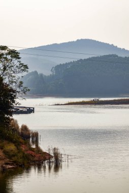 Barajların oluşturduğu göller, göller ve dağ adaları