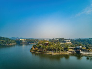 Barajların oluşturduğu göller, göller ve dağ adaları