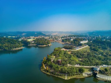 Barajların oluşturduğu göller, göller ve dağ adaları