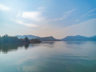 Barajların oluşturduğu göller, göller ve dağ adaları