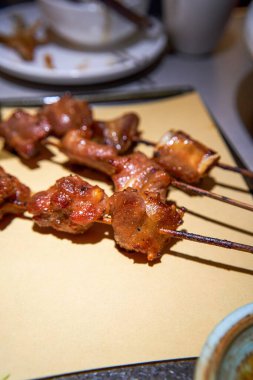 Lezzetli Çin barbeküsü, Bal Izgara Domuz Pirzolası