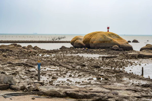 Pedras Esmagadas Rochas Enormes Praia — Fotografia de Stock