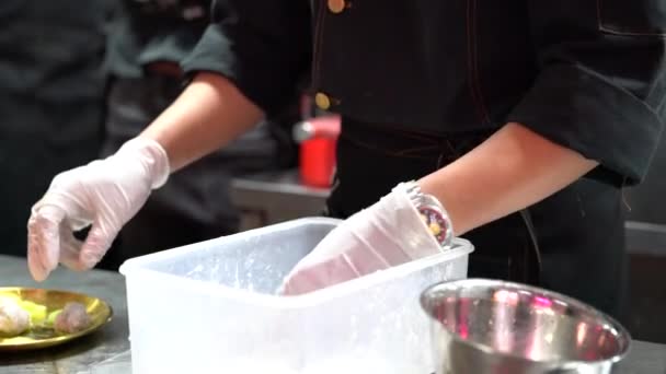 Chef Está Haciendo Albóndigas Mano — Vídeos de Stock