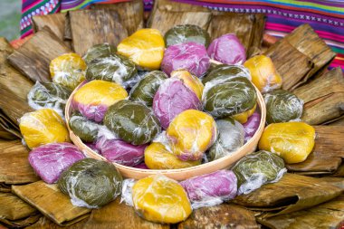Guangxi etnik uzmanlığı, renkli yapışkan pirinç kekleri.